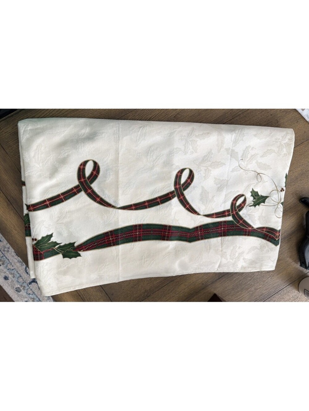 Lenox Holiday Nouveau Tablecloth 60x102 Green Red Plaid Holly Damask Christmas